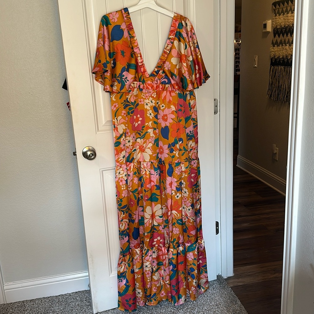 SILKY FLORAL MAXI DRESS SIZE 1X